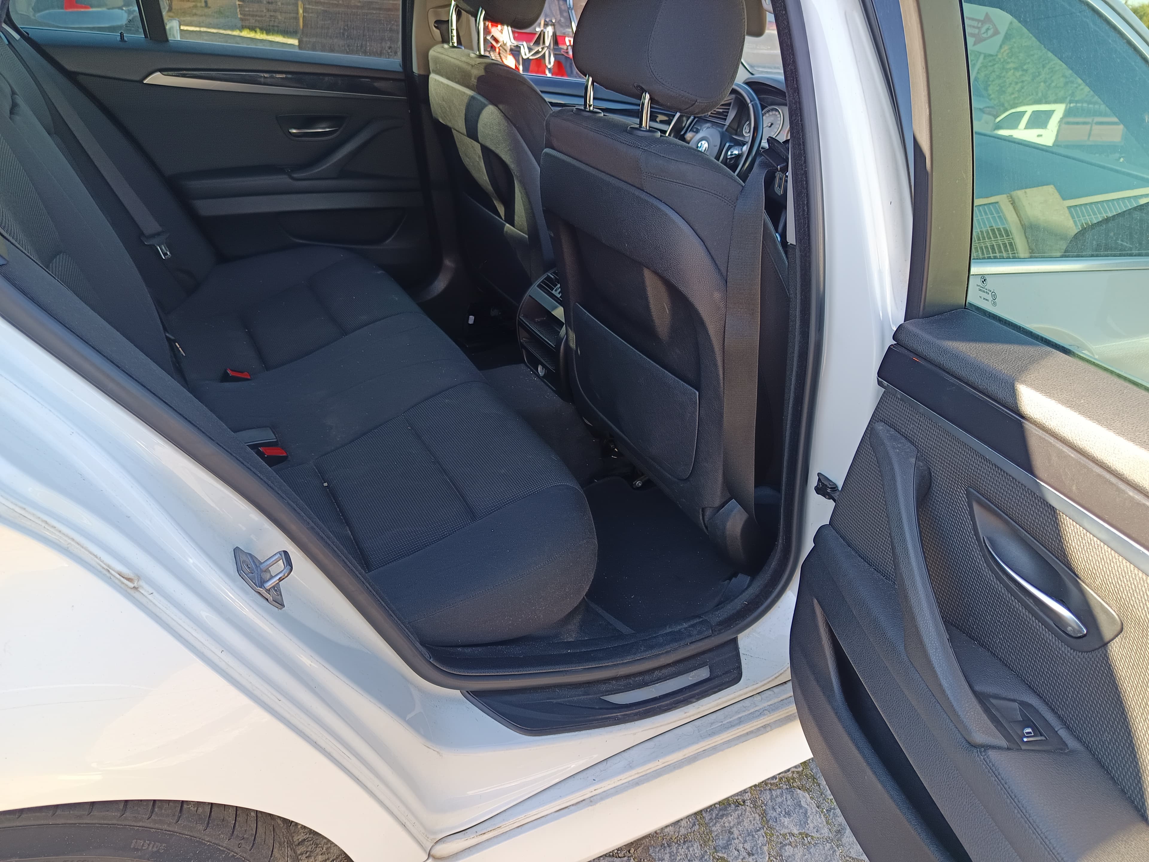 BMW 520D · Ano 2014 — image 33