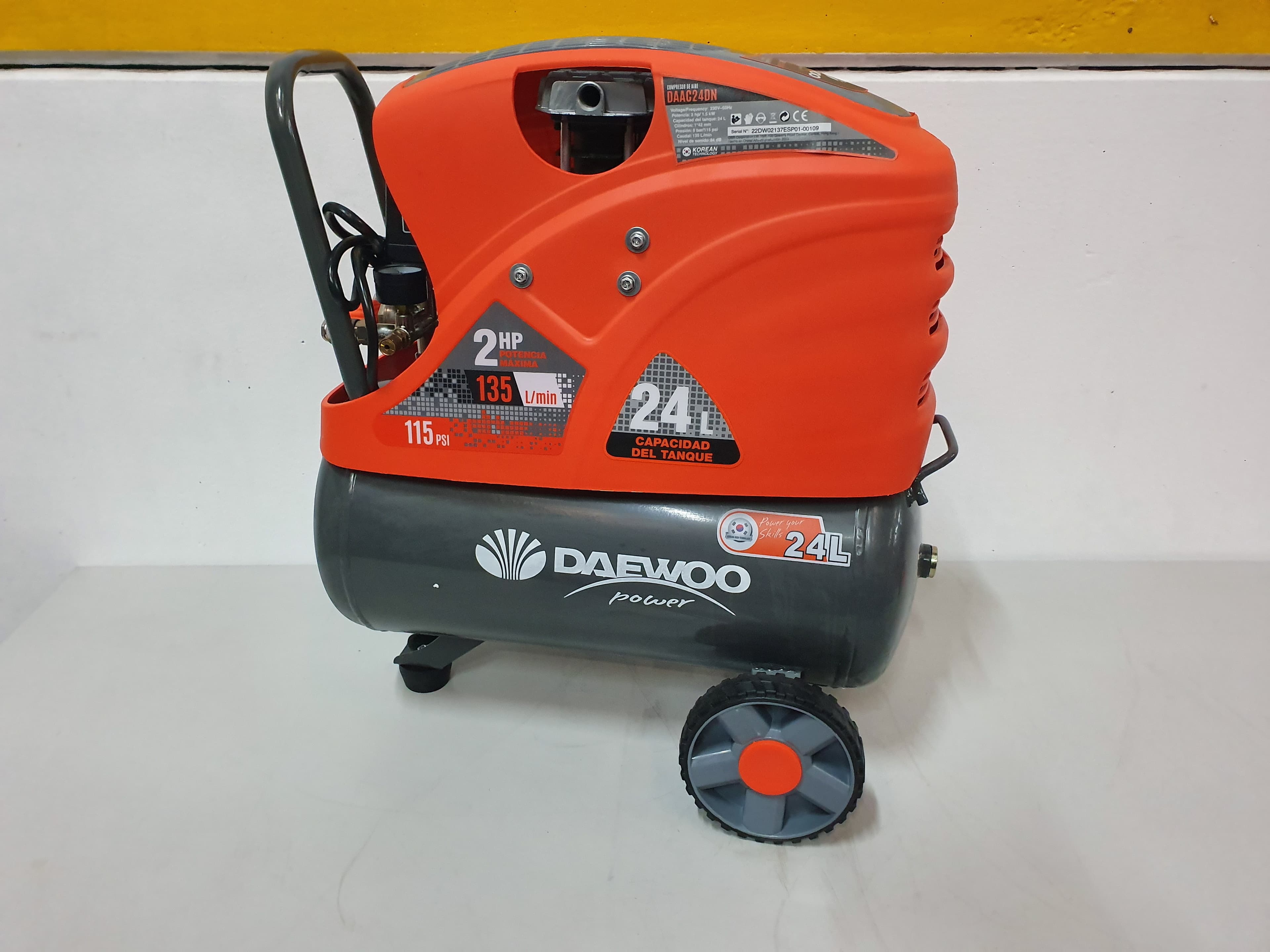 Compressor de ar comprimido Daewoo 24L — image 2