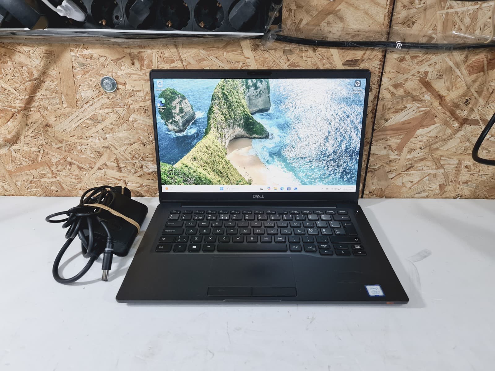Portátil Dell Latitude 7400 — imagem 1