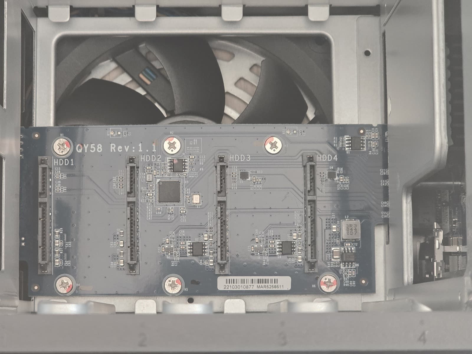 NAS QNAP TS-453D — imagen 9