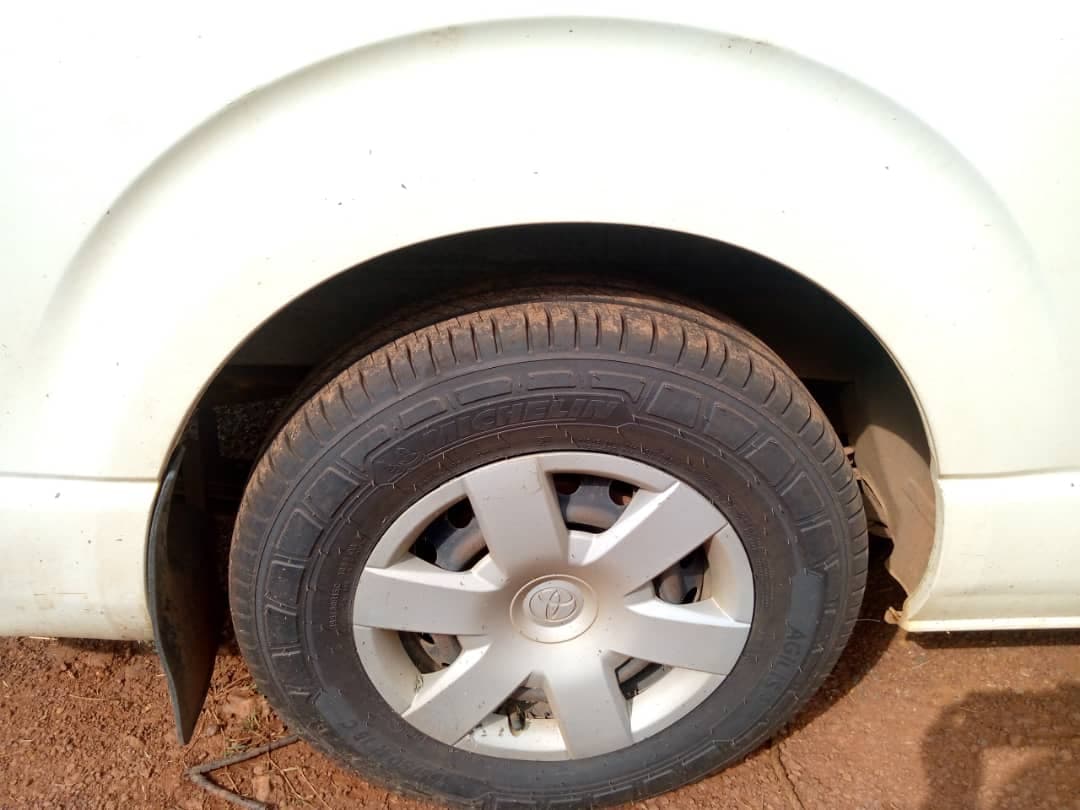 Toyota Hiace Mini Bus — imagen 5