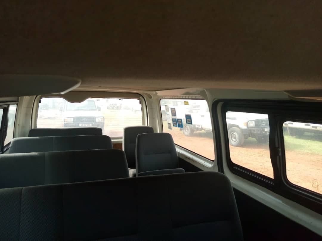 Toyota Hiace Mini Bus — imagen 9