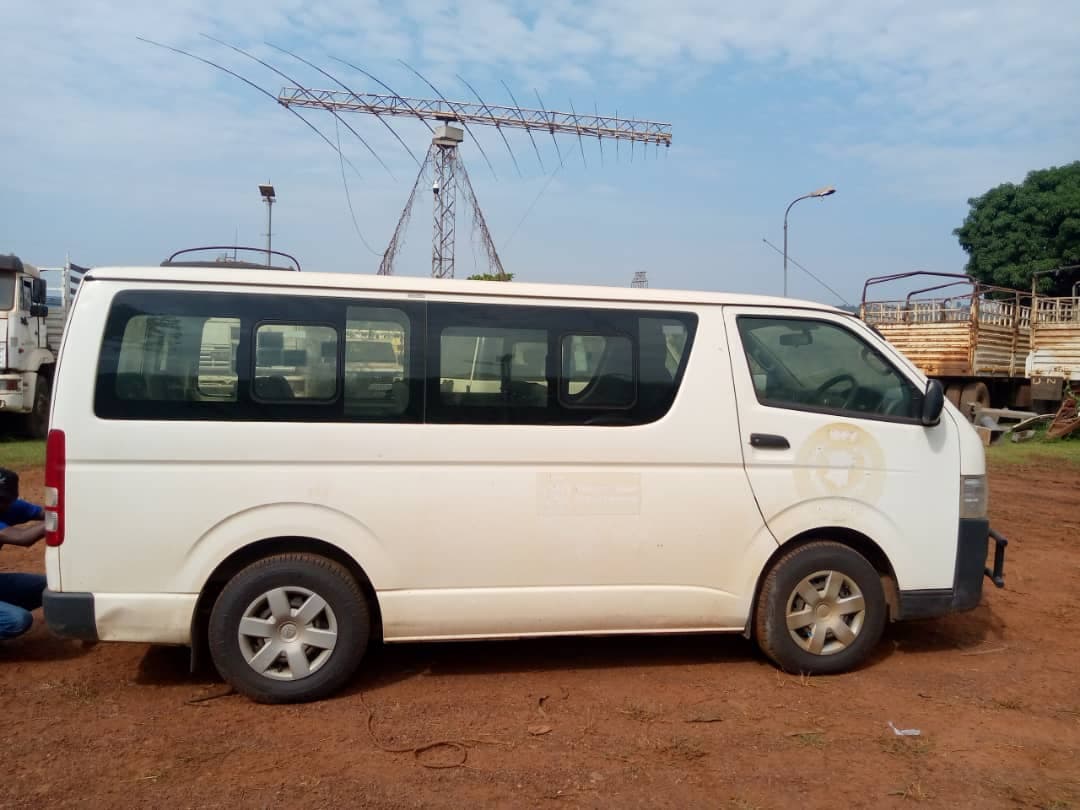 Toyota Hiace Mini Bus — imagen 3