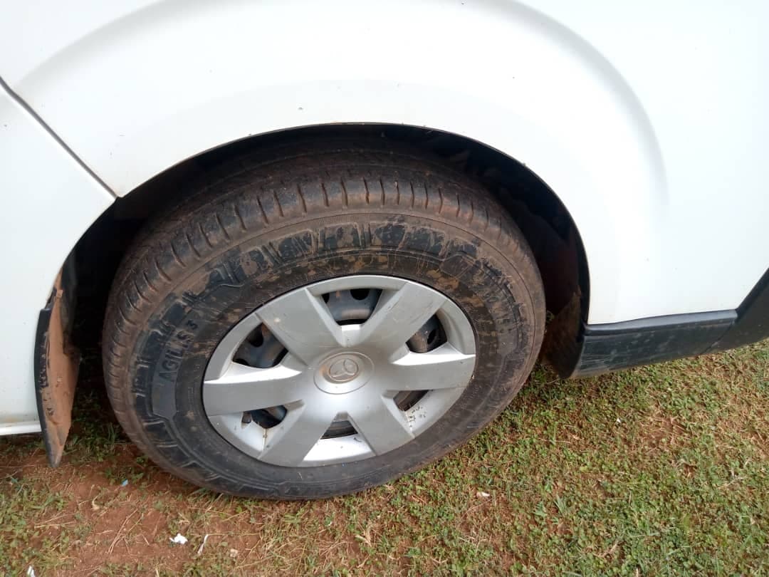 Toyota Hiace Mini Bus — imagen 9