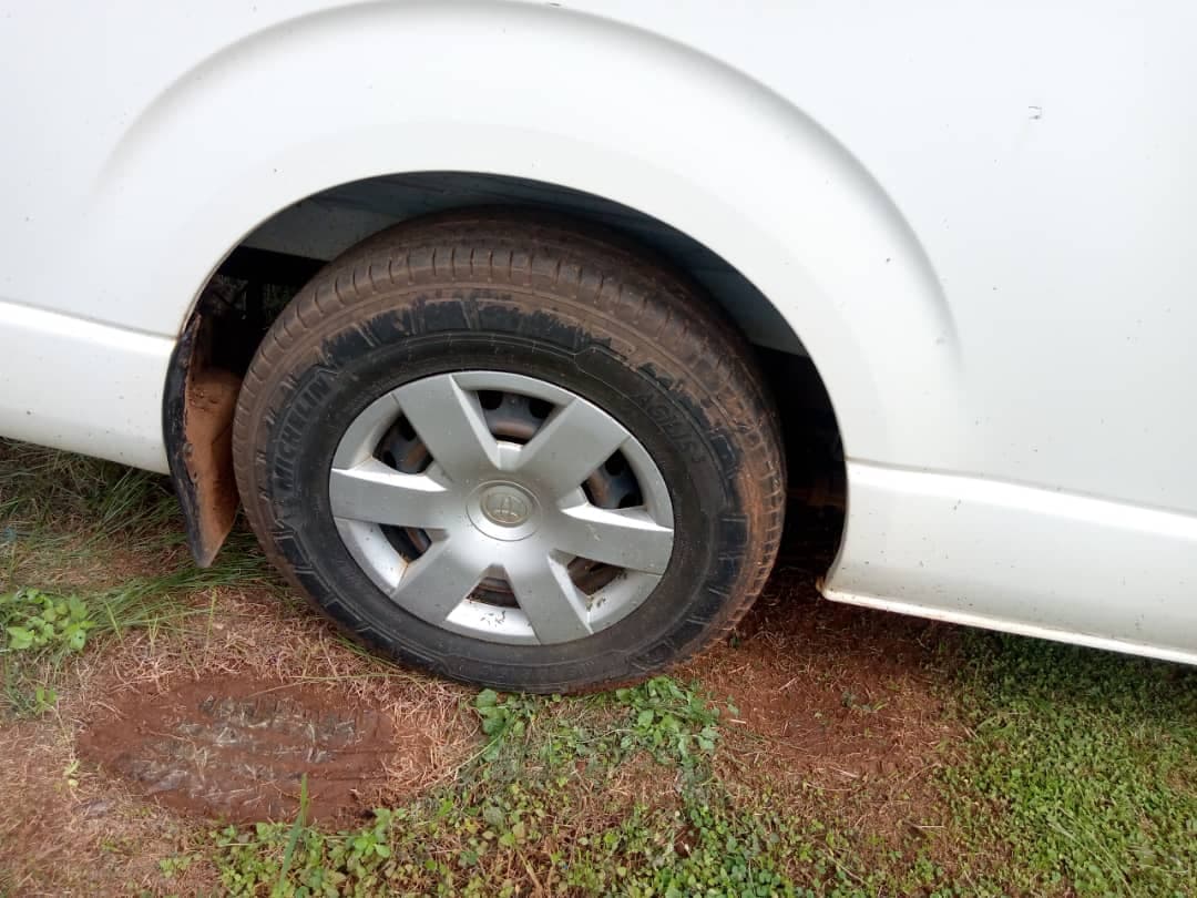 Toyota Hiace Mini Bus — imagen 10