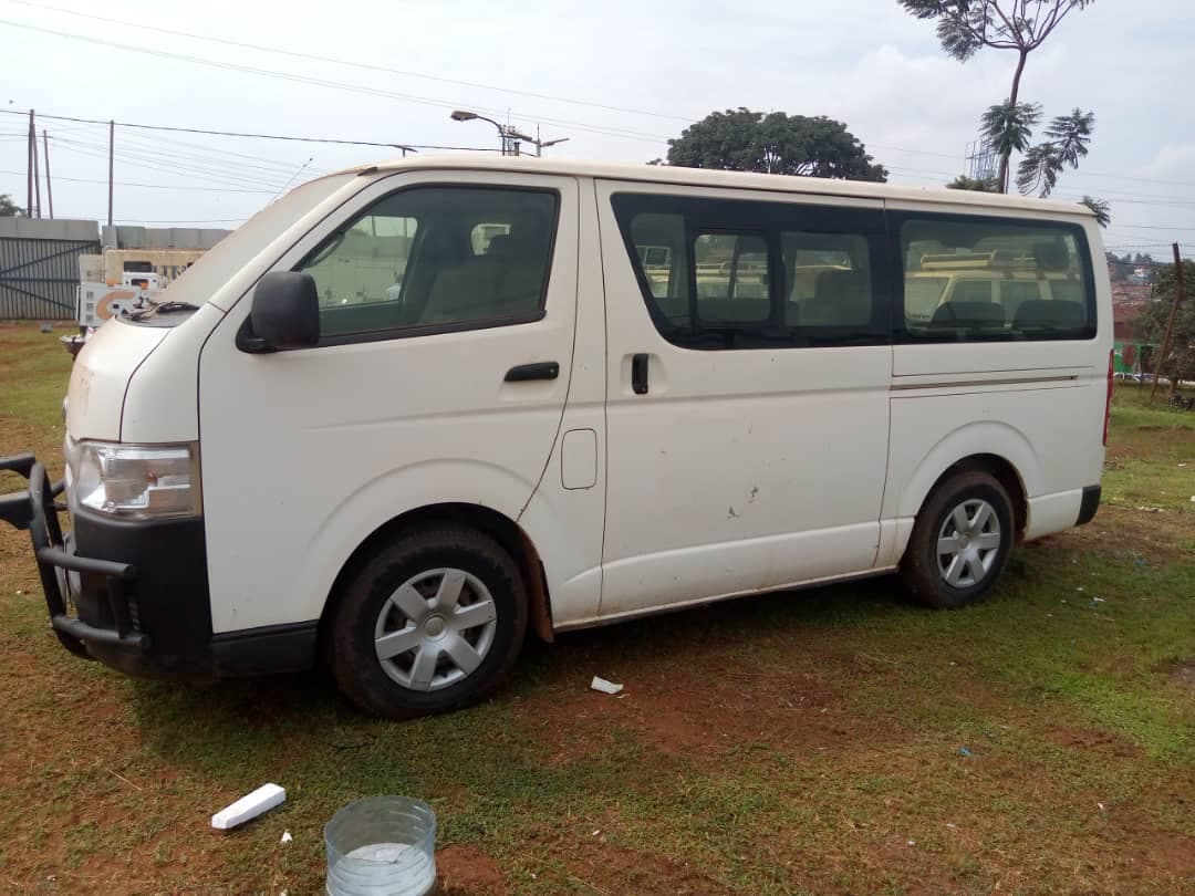 Toyota Hiace Mini Bus — imagen 3
