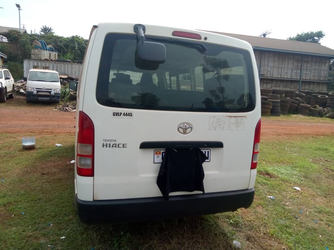 Toyota Hiace Mini Bus — imagen 4