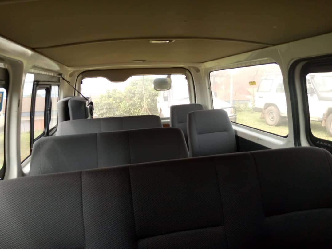 Toyota Hiace Mini Bus — imagen 7