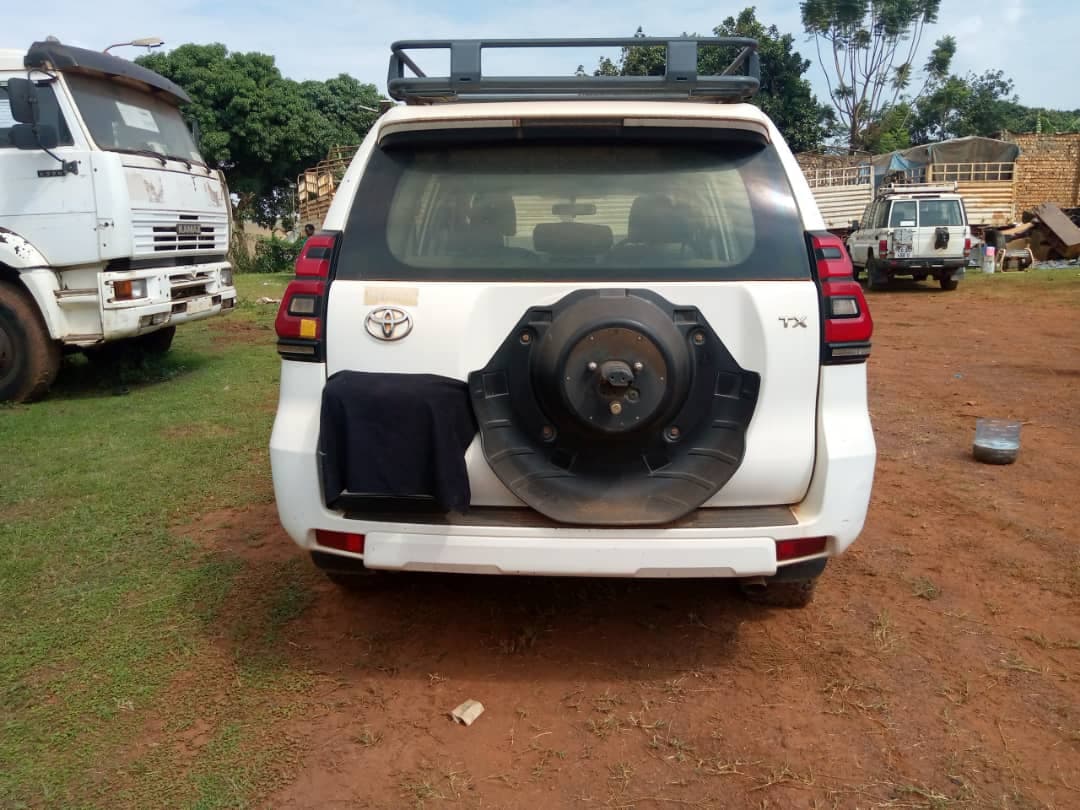 Toyota Landcruiser Prado KDJ150R-GKFEY 2017 — imagem 10