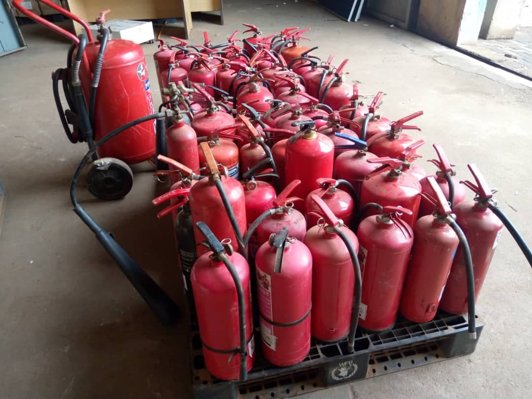 Fire Safety Equipment: 68 Fire Extinguishers — imagem 3