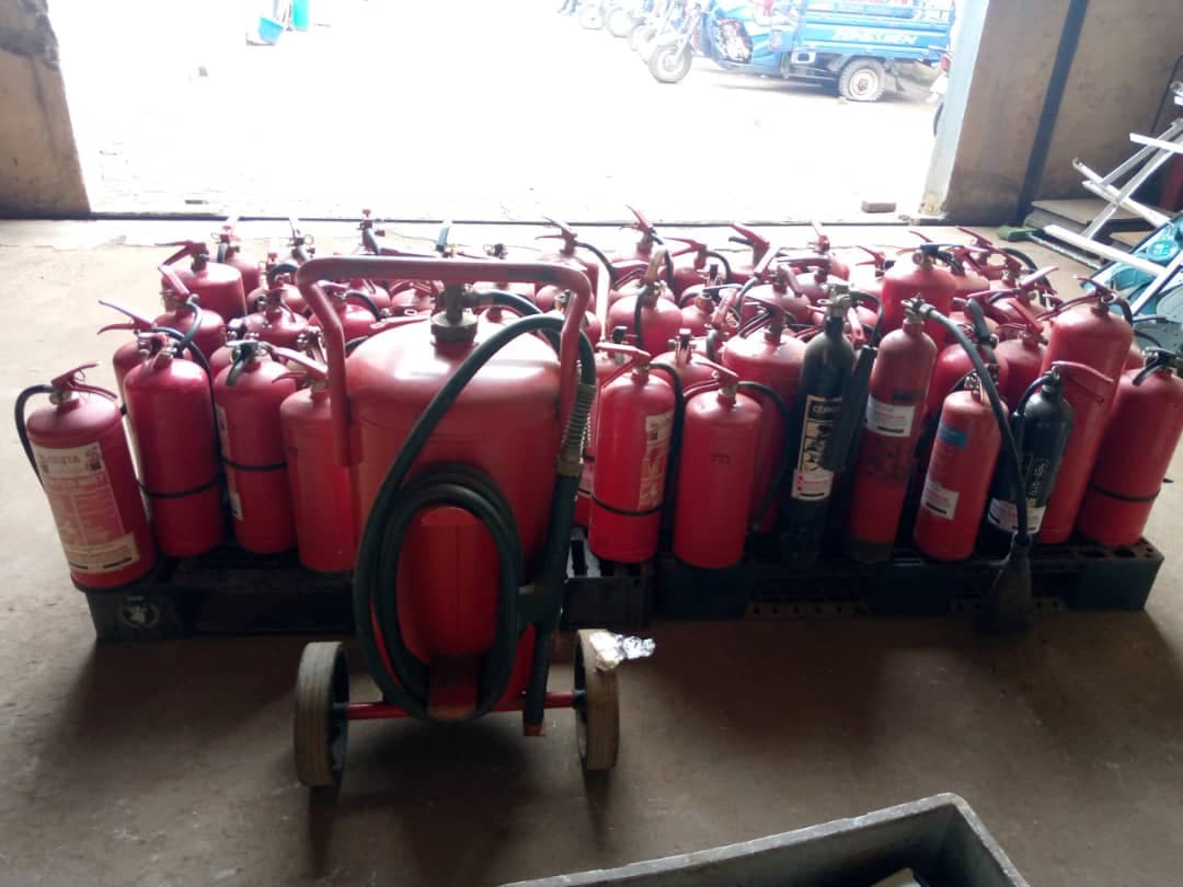 Fire Safety Equipment: 68 Fire Extinguishers — imagem 2