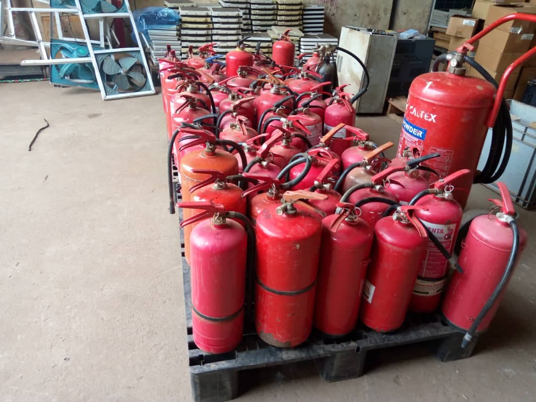 Fire Safety Equipment: 68 Fire Extinguishers — imagem 4