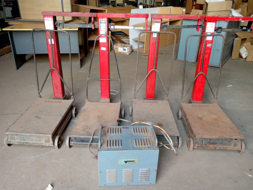 Máquina de Soldar y Balanzas de Pesaje Avery — imagen 2