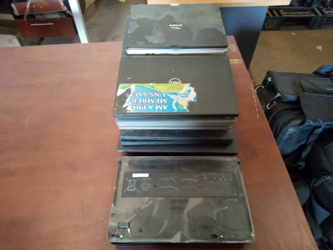 17 Laptops & 3 Batteries — imagem 3