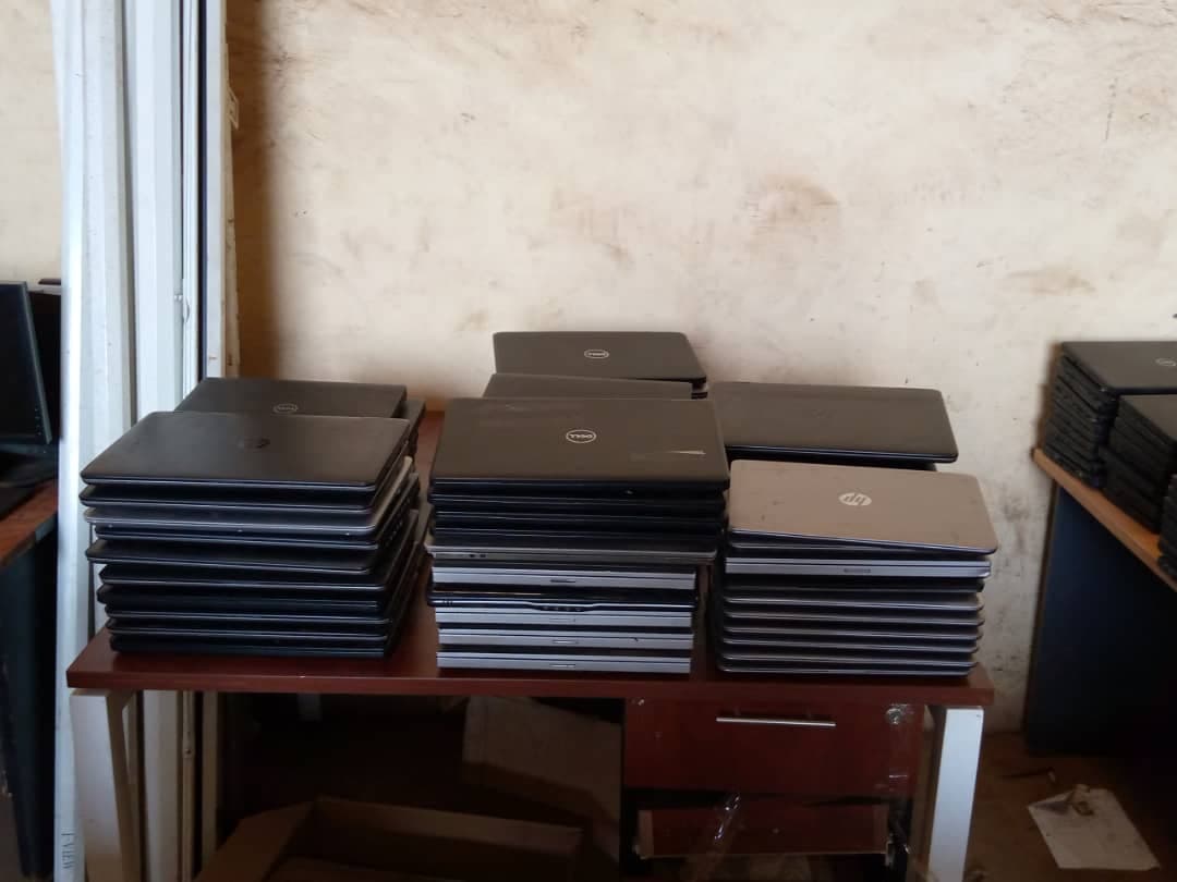 70 Laptops — imagem 2