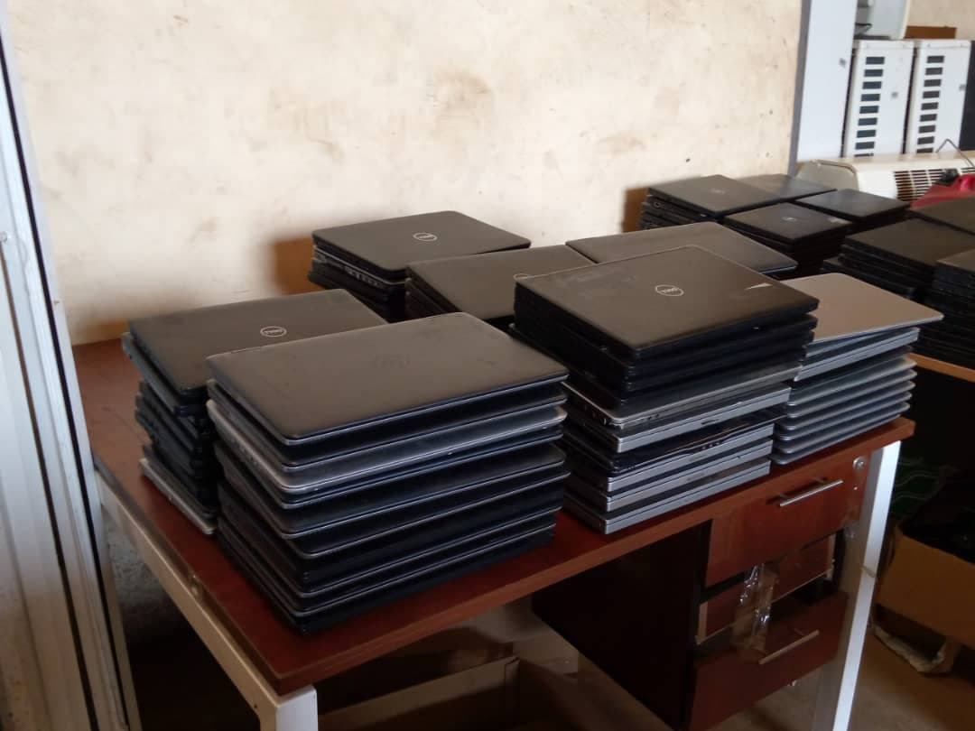 70 Laptops — imagem 3