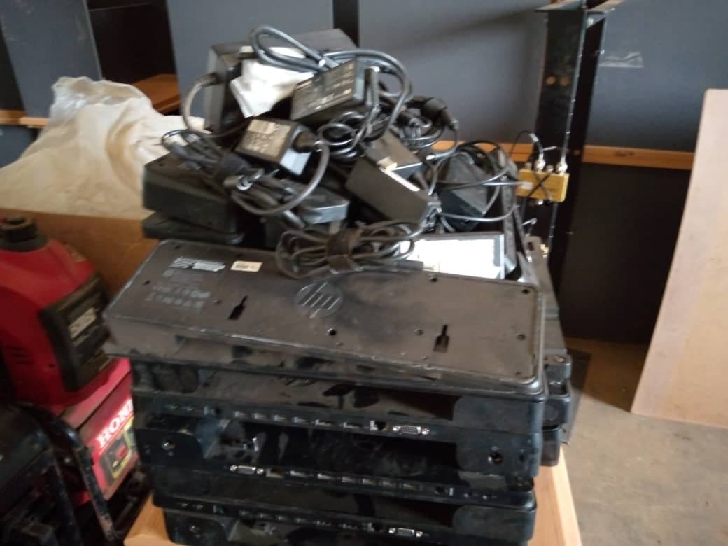 IT: Docking Stations, Laptop Cables & CPUs — imagem 4