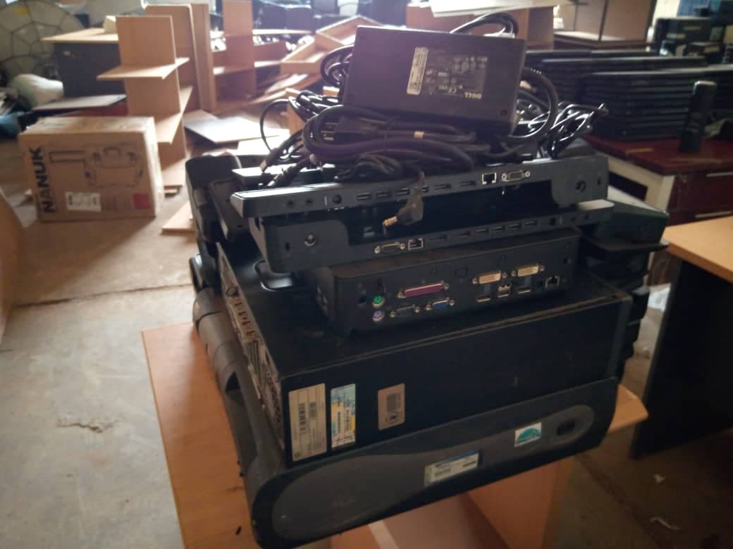 IT: Docking Stations, Laptop Cables & CPUs — imagem 3