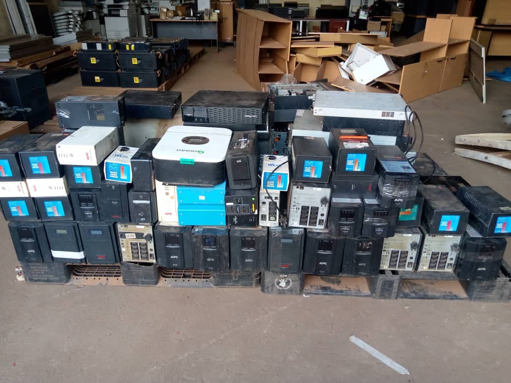 Equipamiento de respaldo de energía: 77 unidades SAI — imagen 2