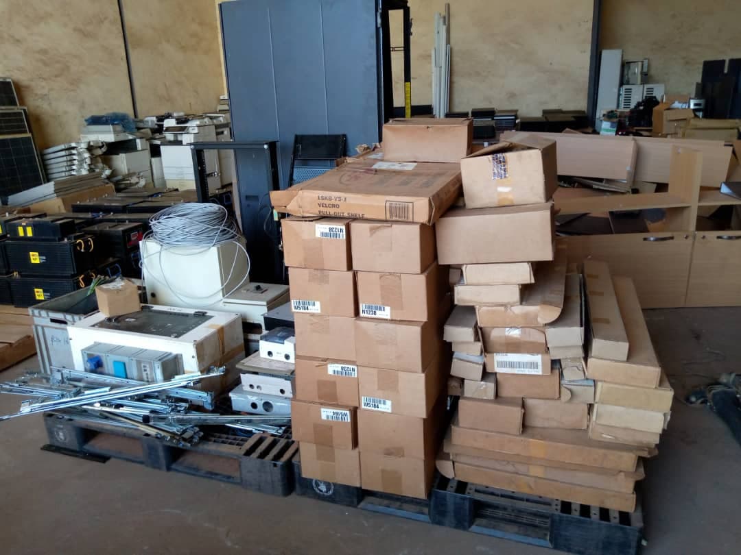 IT Infrastructure & Power: Racks, Switches, Control Boxes & Accessories — image 3