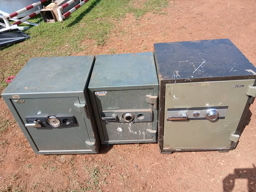 Safes, Blowers & Binding Machine – Office & Maintenance Equipment — imagen 4