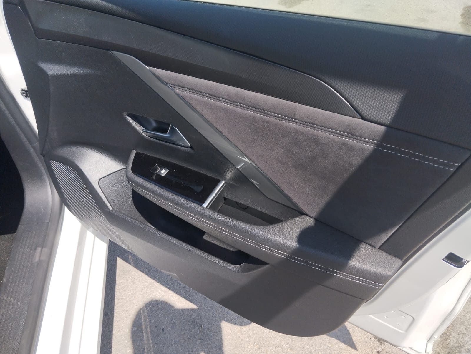 Opel Astra 1.6 Híbrido · Ano 2023 — imagen 28