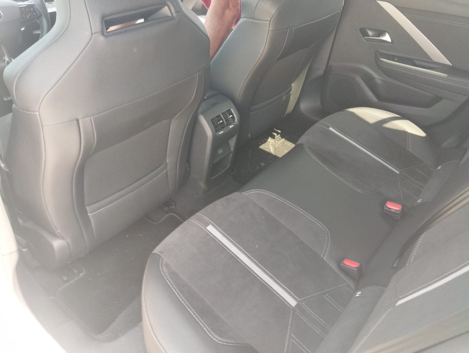 Opel Astra 1.6 Híbrido · Ano 2023 — imagen 24