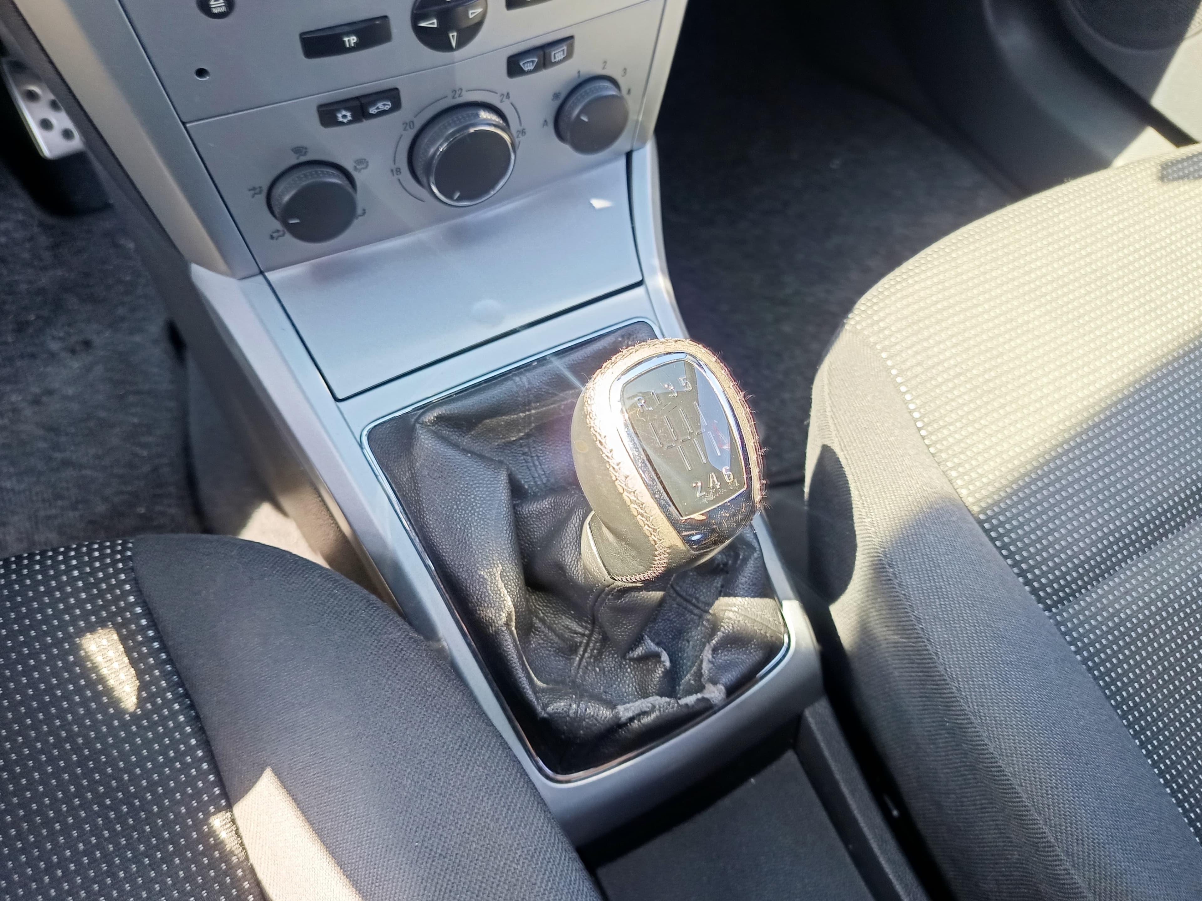 Opel Astra 1.7 CDTI · Ano 2009 — imagem 32