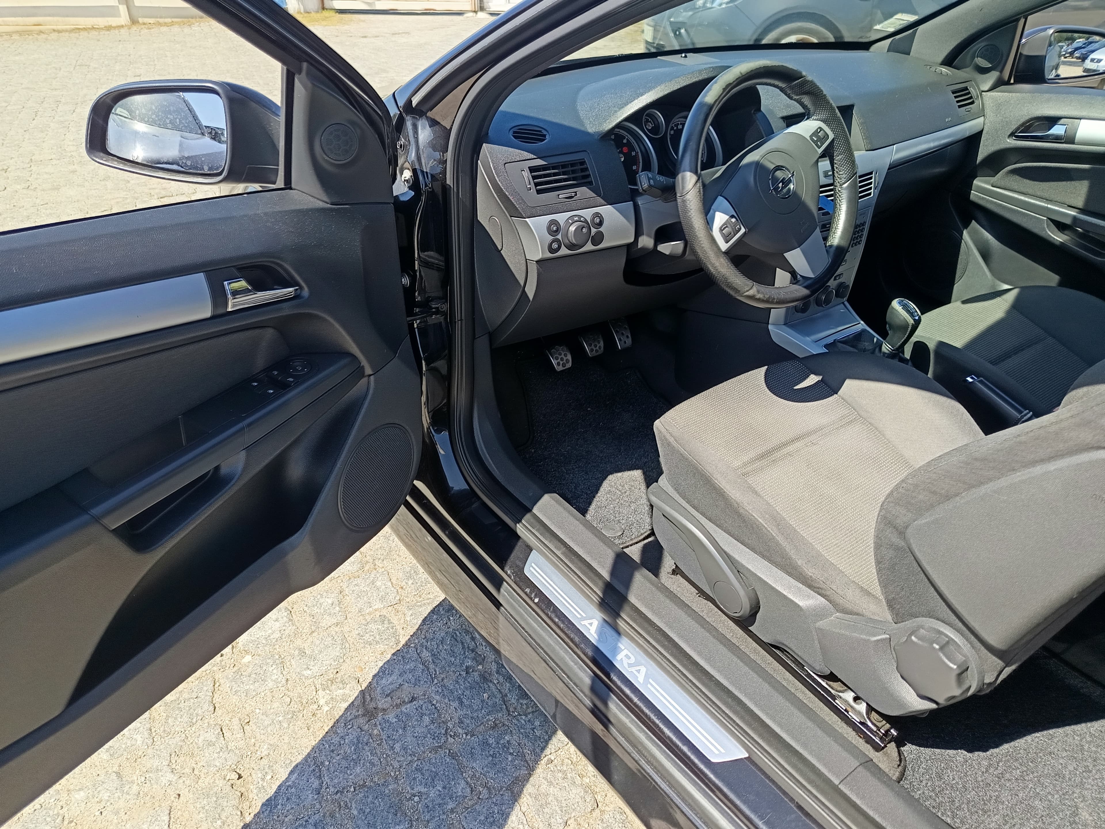 Opel Astra 1.7 CDTI · Ano 2009 — imagem 23