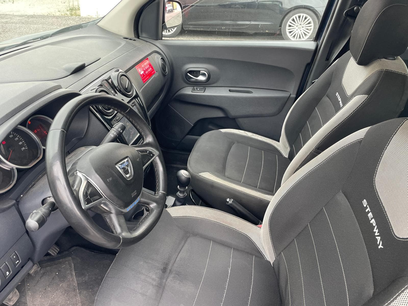 Dacia Lodgy · 7 Lugares · Ano 2018 — image 16