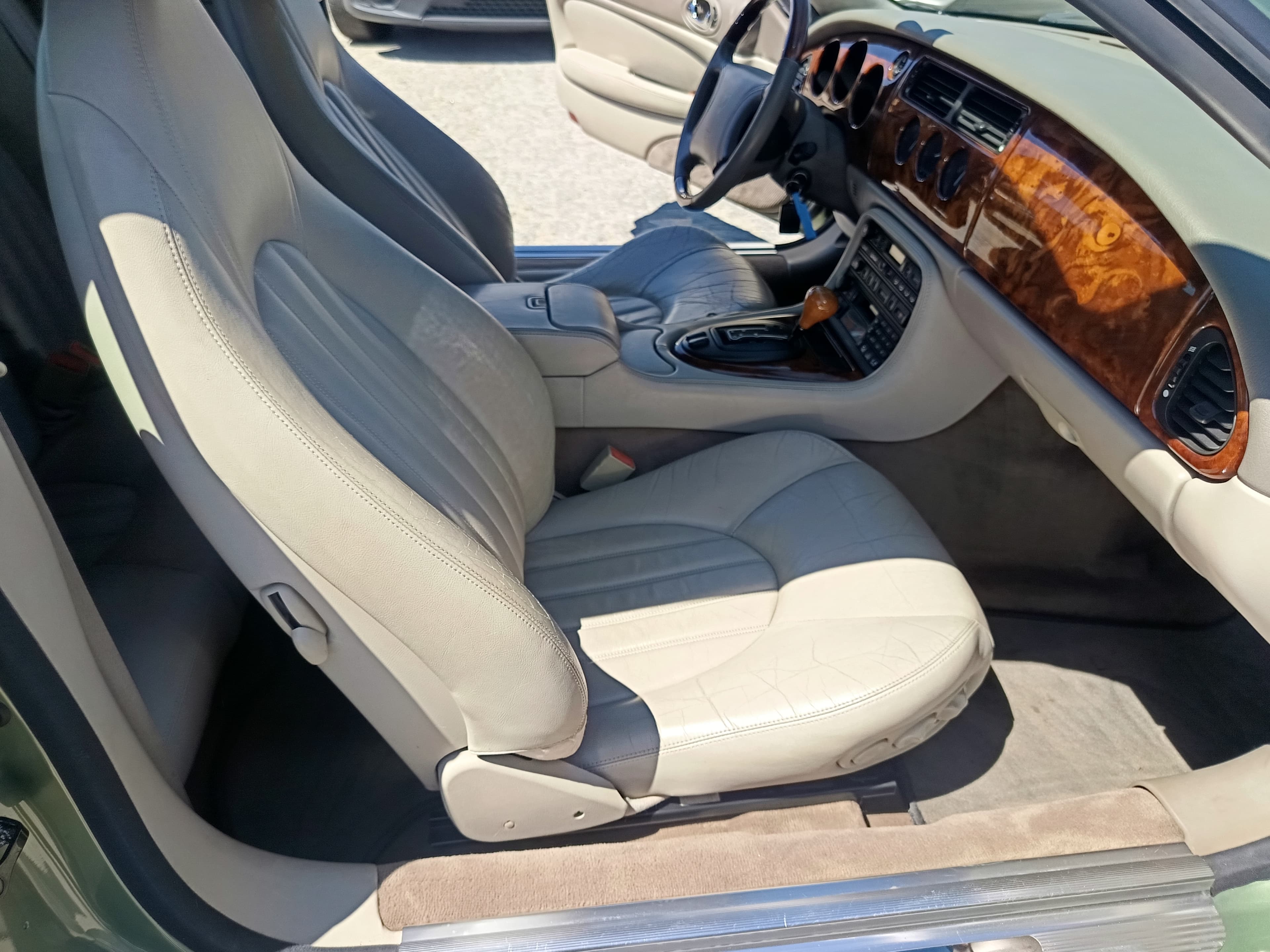 Jaguar XK8 · Ano 1999 — image 22