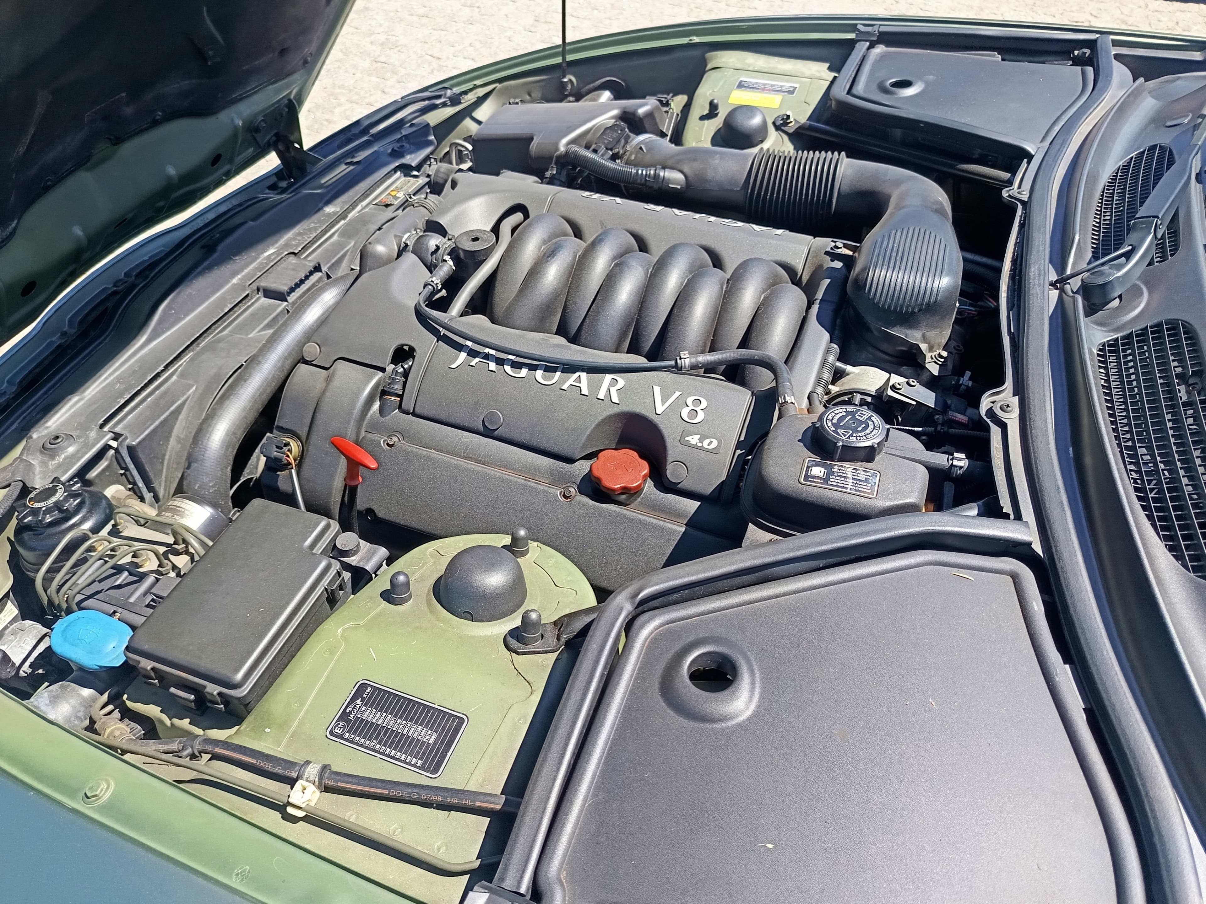 Jaguar XK8 · Ano 1999 — image 17