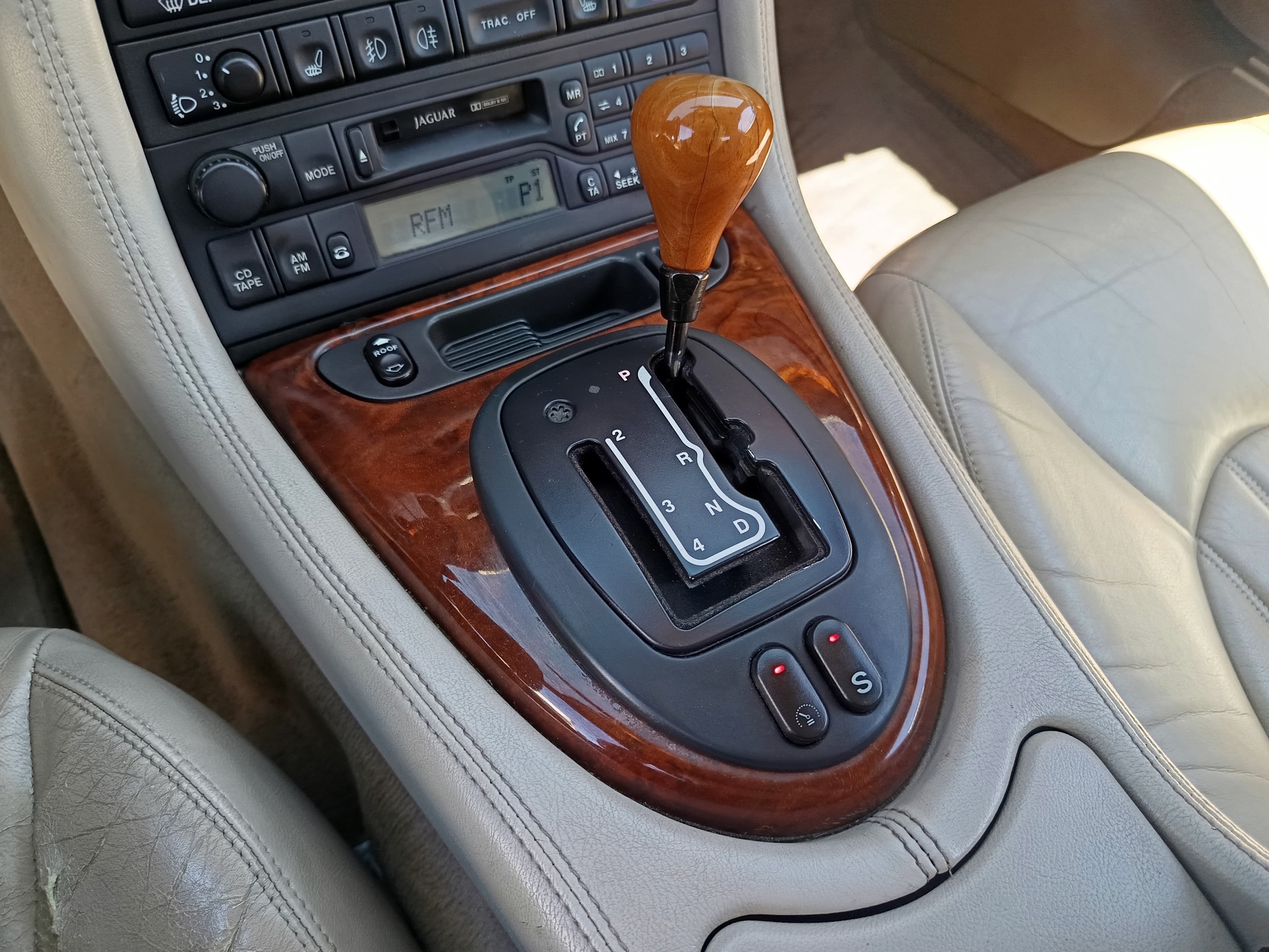 Jaguar XK8 · Ano 1999 — image 31