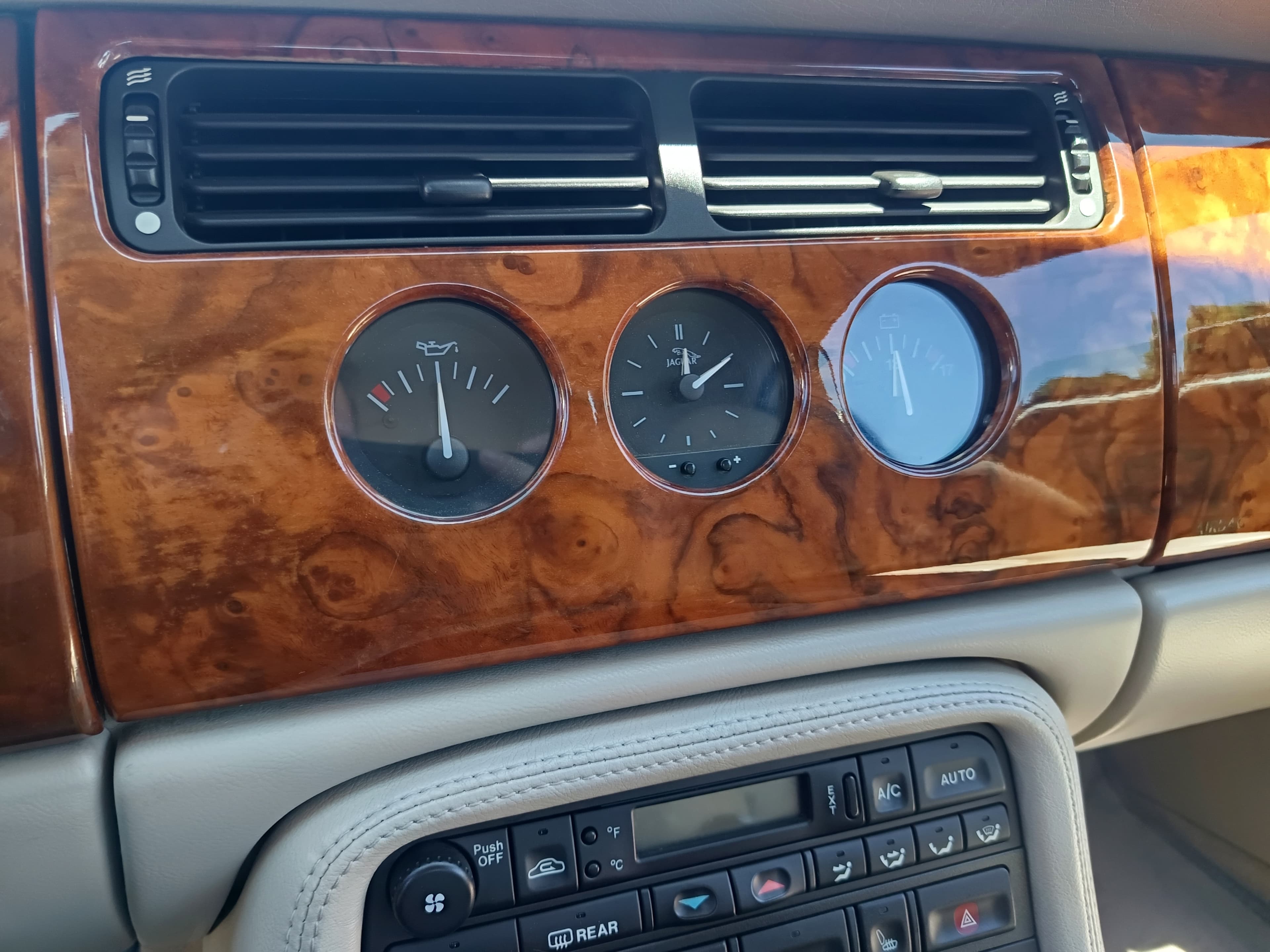 Jaguar XK8 · Ano 1999 — image 29
