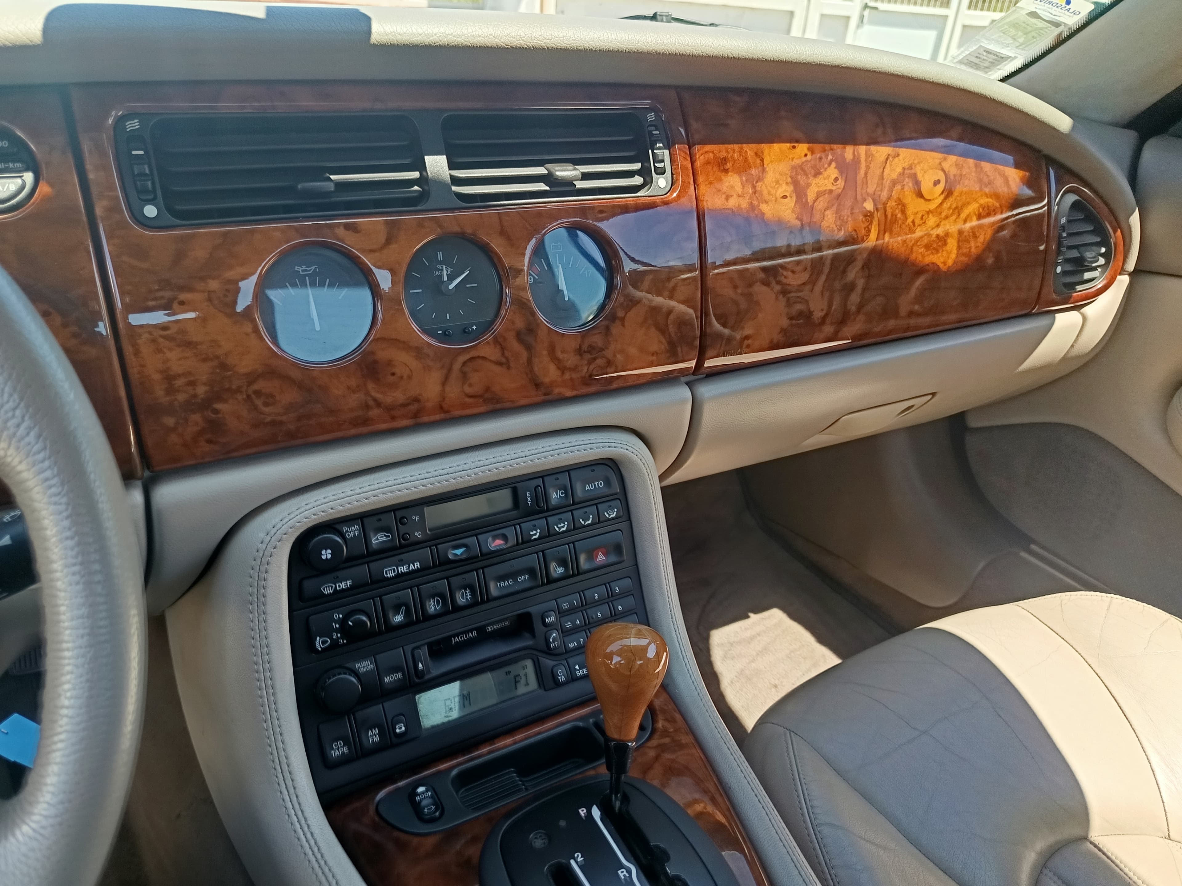 Jaguar XK8 · Ano 1999 — image 36