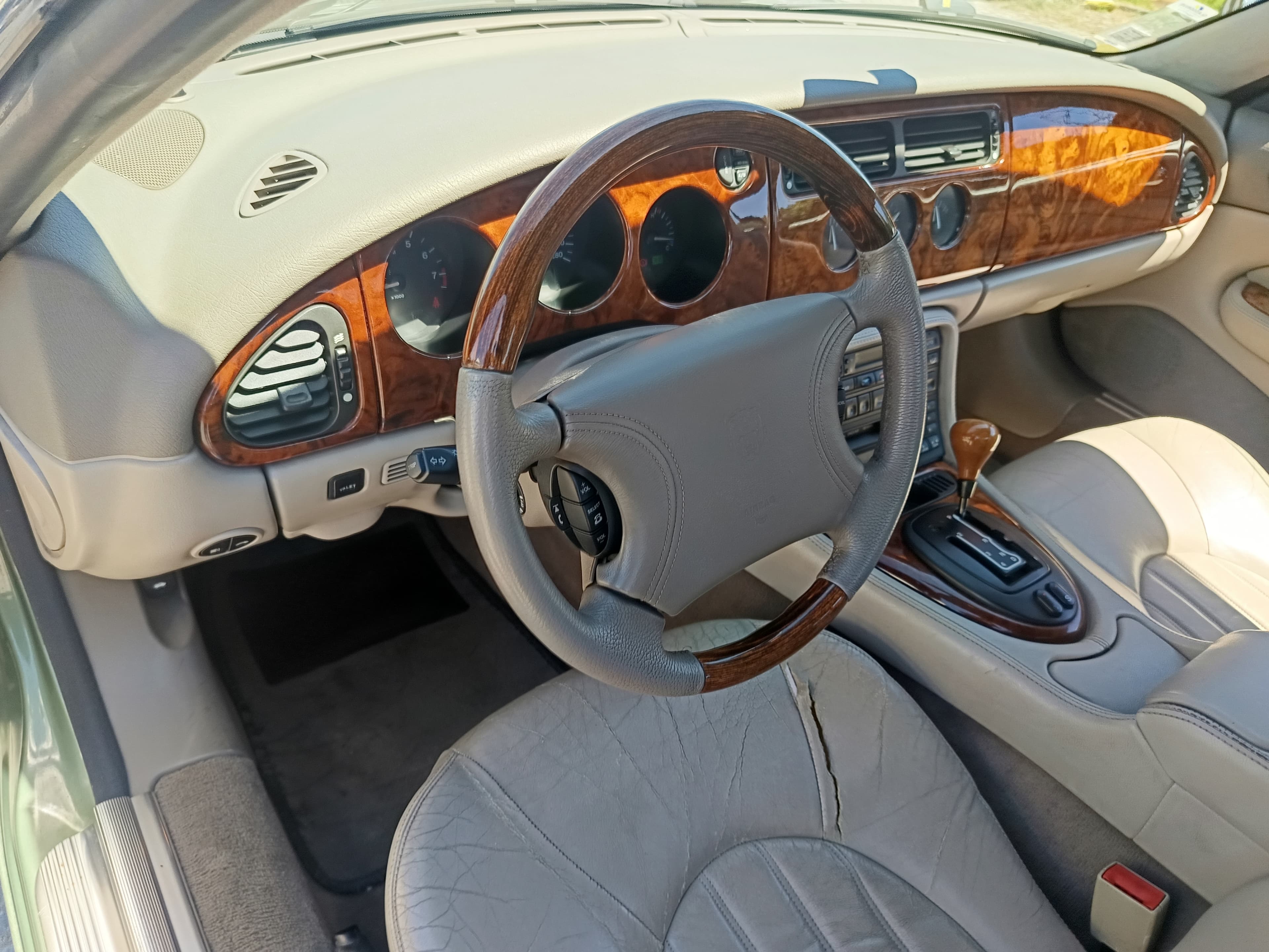 Jaguar XK8 · Ano 1999 — image 35