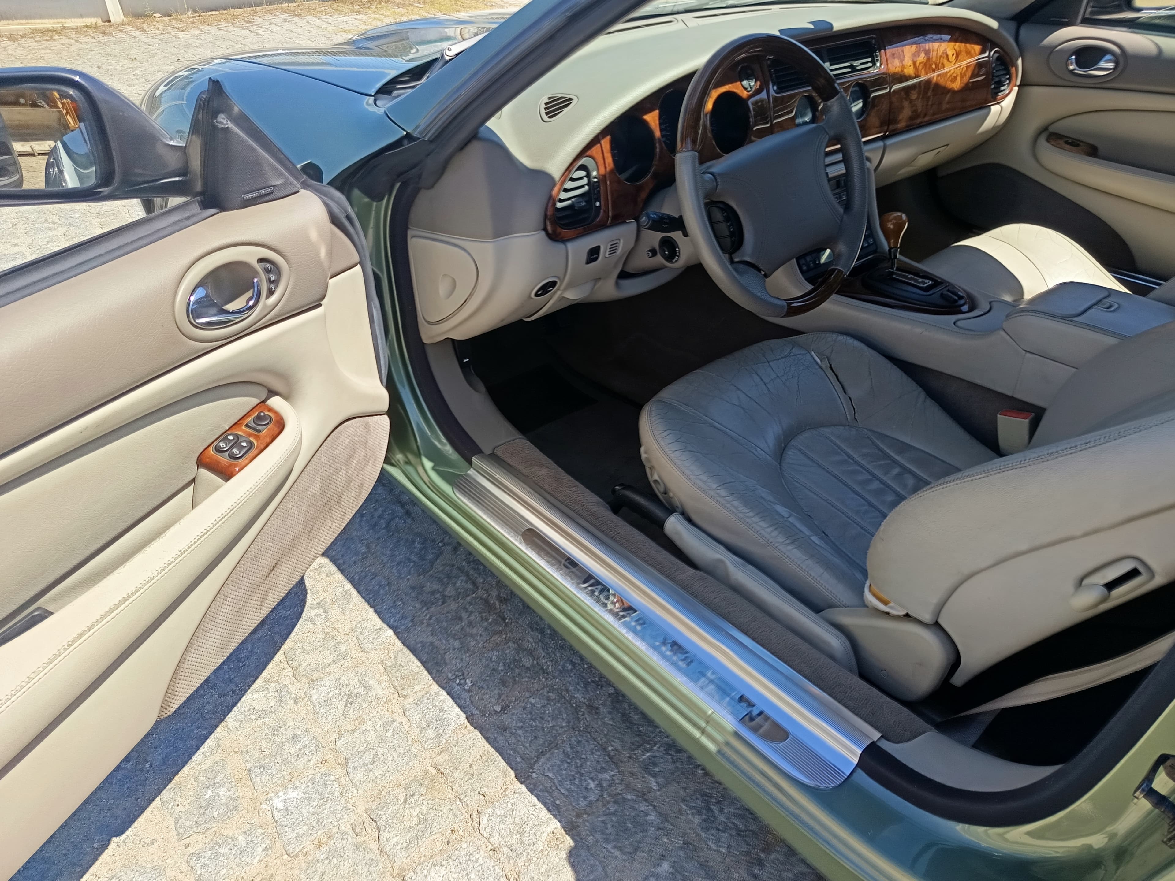 Jaguar XK8 · Ano 1999 — image 24