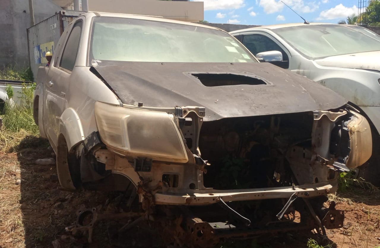 Carcaça de Toyota Hilux — imagem 1