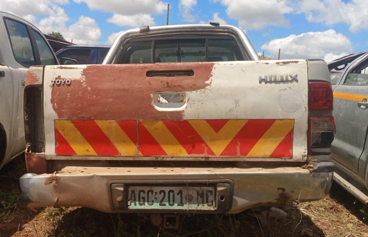 Carcaça de Toyota Hilux — imagem 2