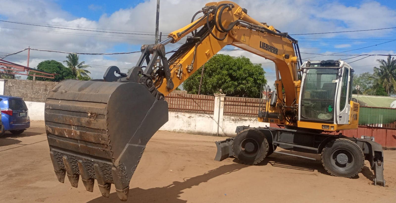 Escavadeira Liebherr A900C — image 1