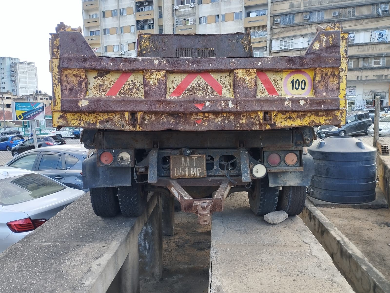 Camiao Basculante — image 5