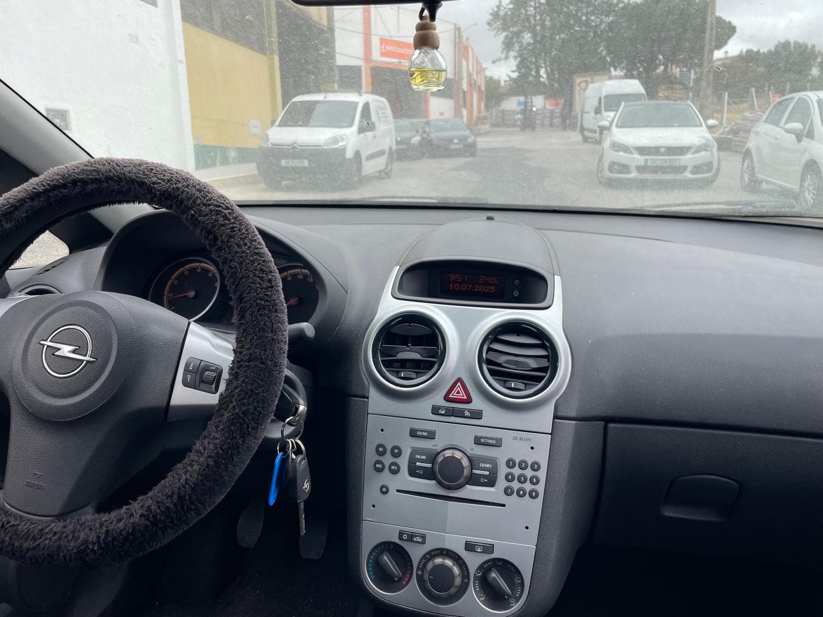 Opel Corsa · Ano 2011 — image 13