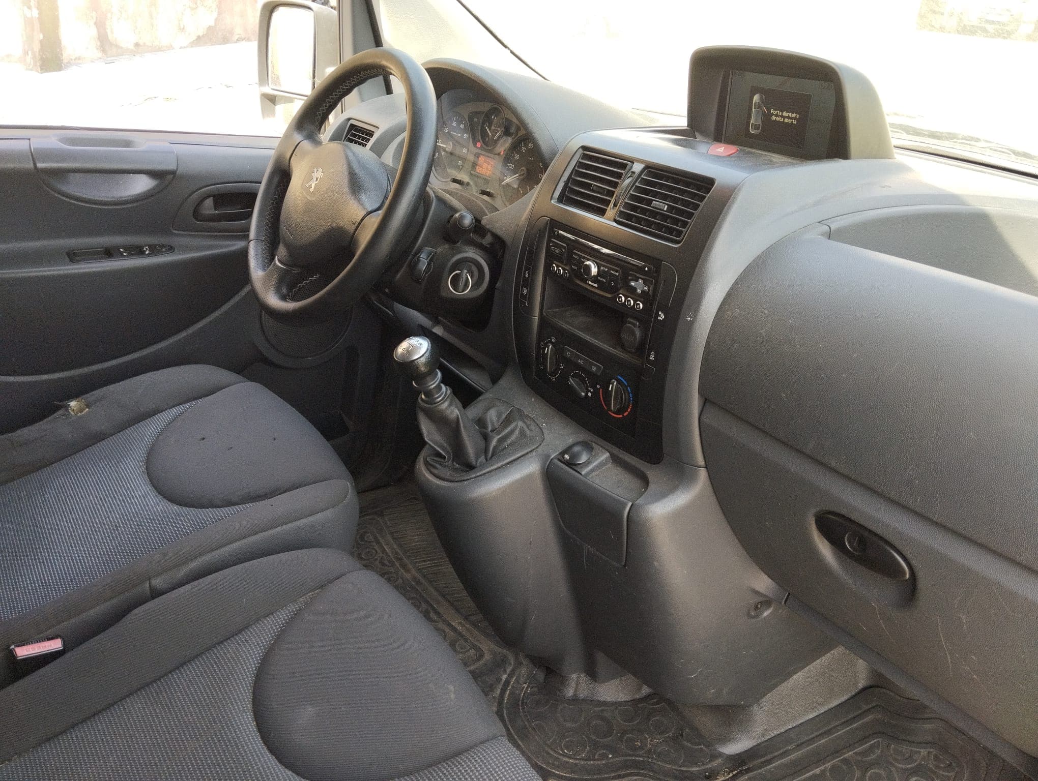 Peugeot Expert · Ano 2016 — imagem 21