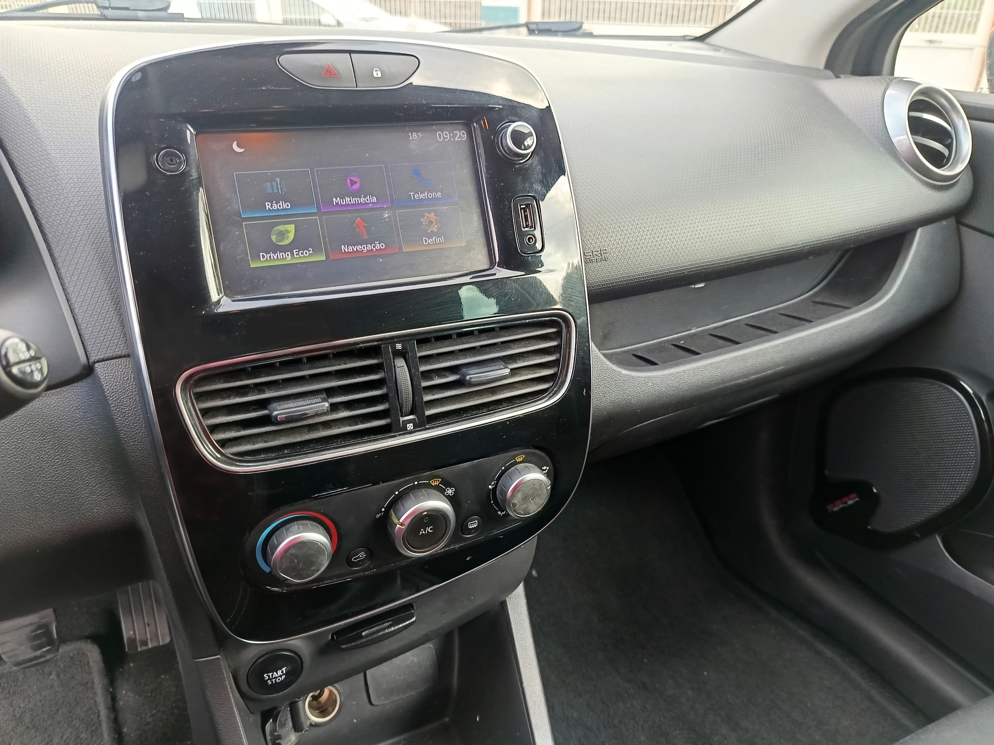 Renault Clio · Ano 2018 — image 23