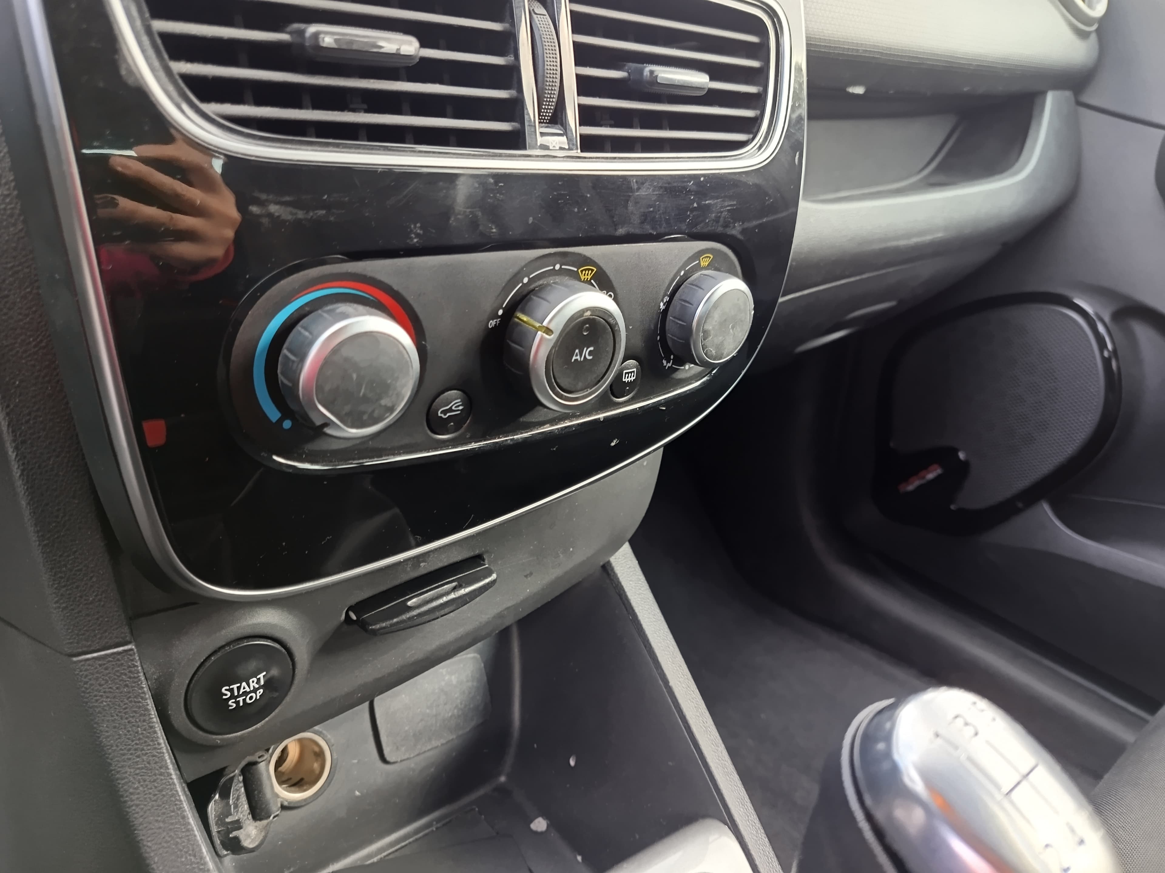 Renault Clio · Ano 2018 — image 24