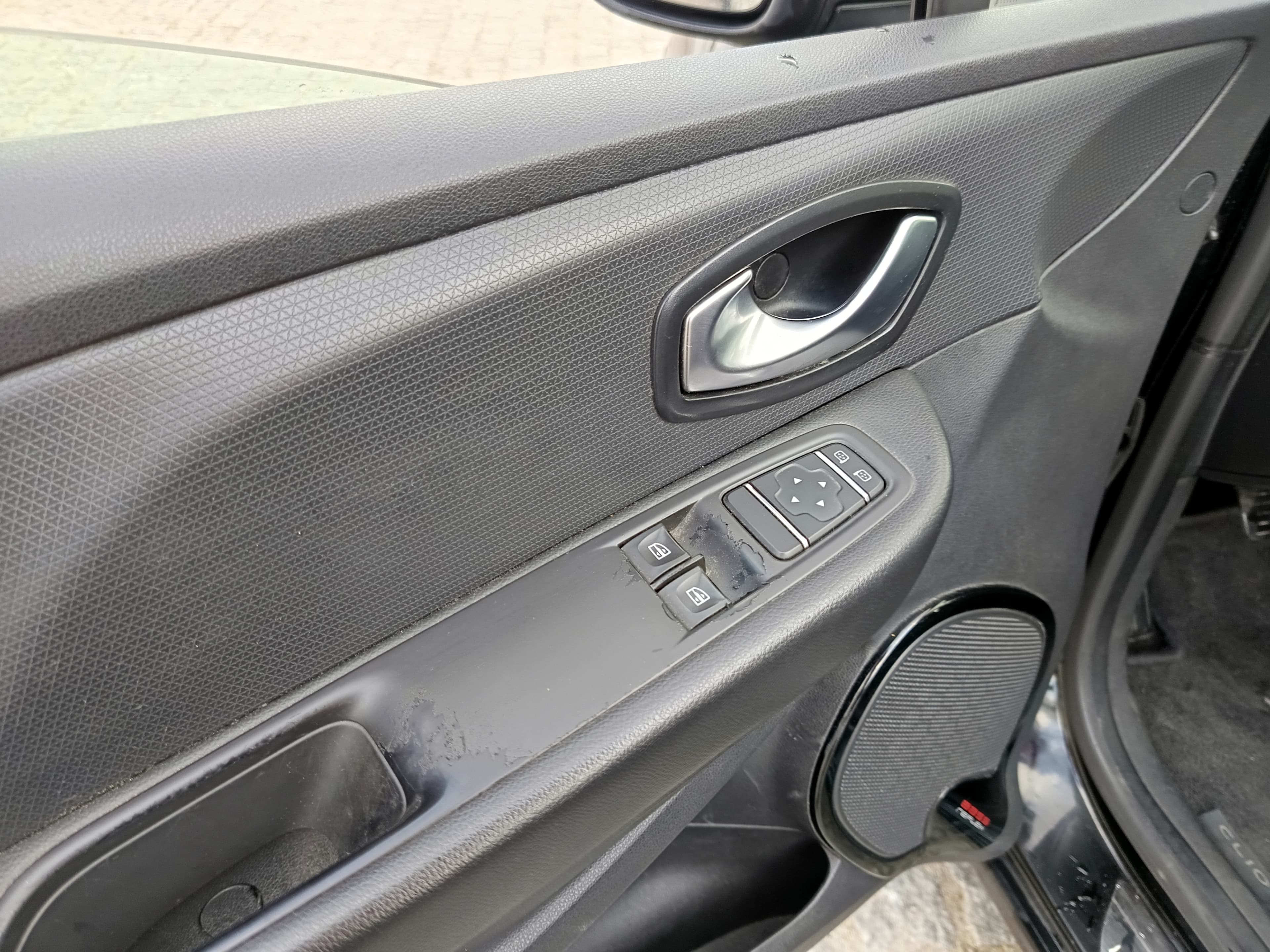 Renault Clio · Ano 2018 — image 19