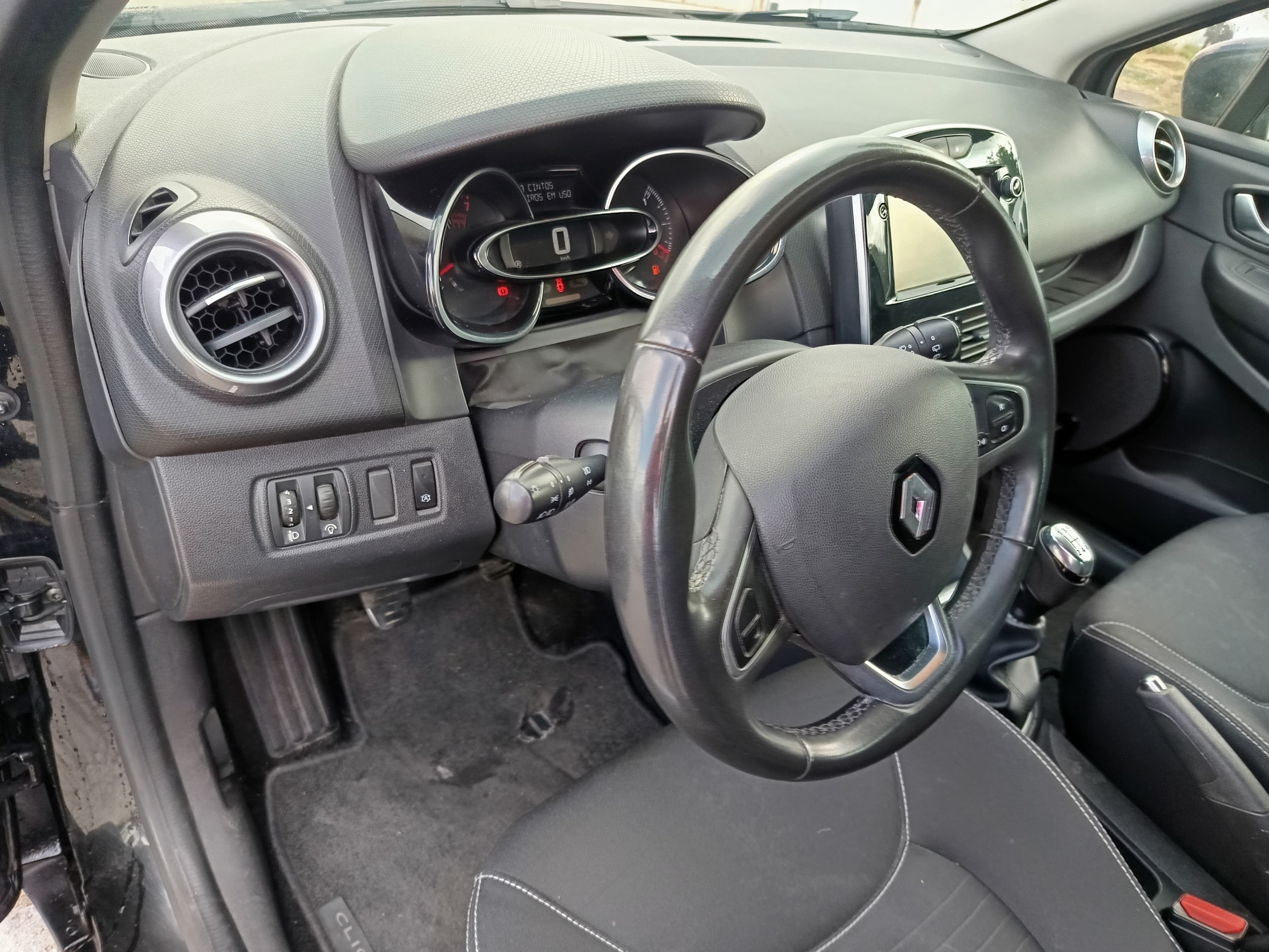 Renault Clio · Ano 2018 — image 22