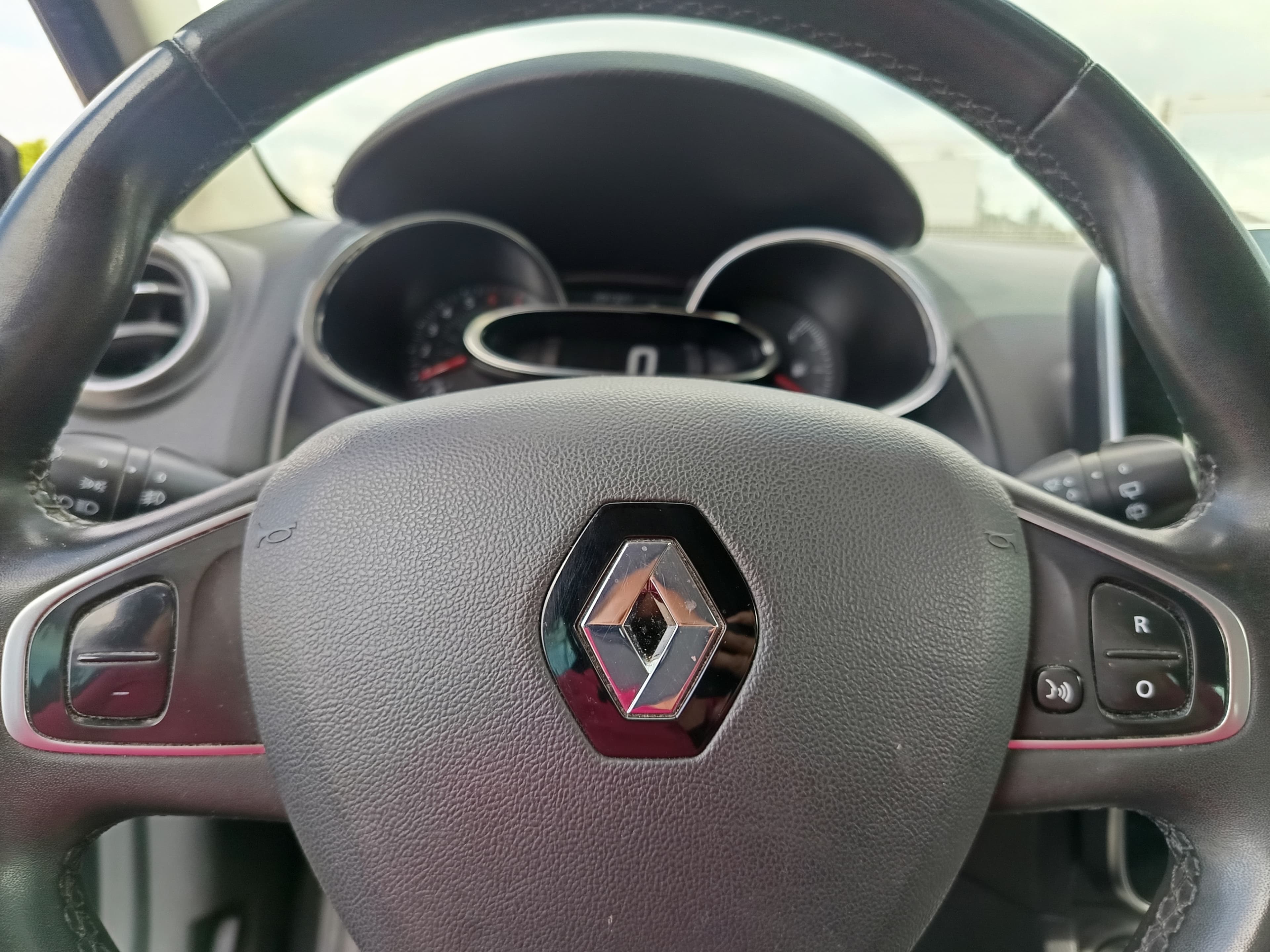 Renault Clio · Ano 2018 — image 28