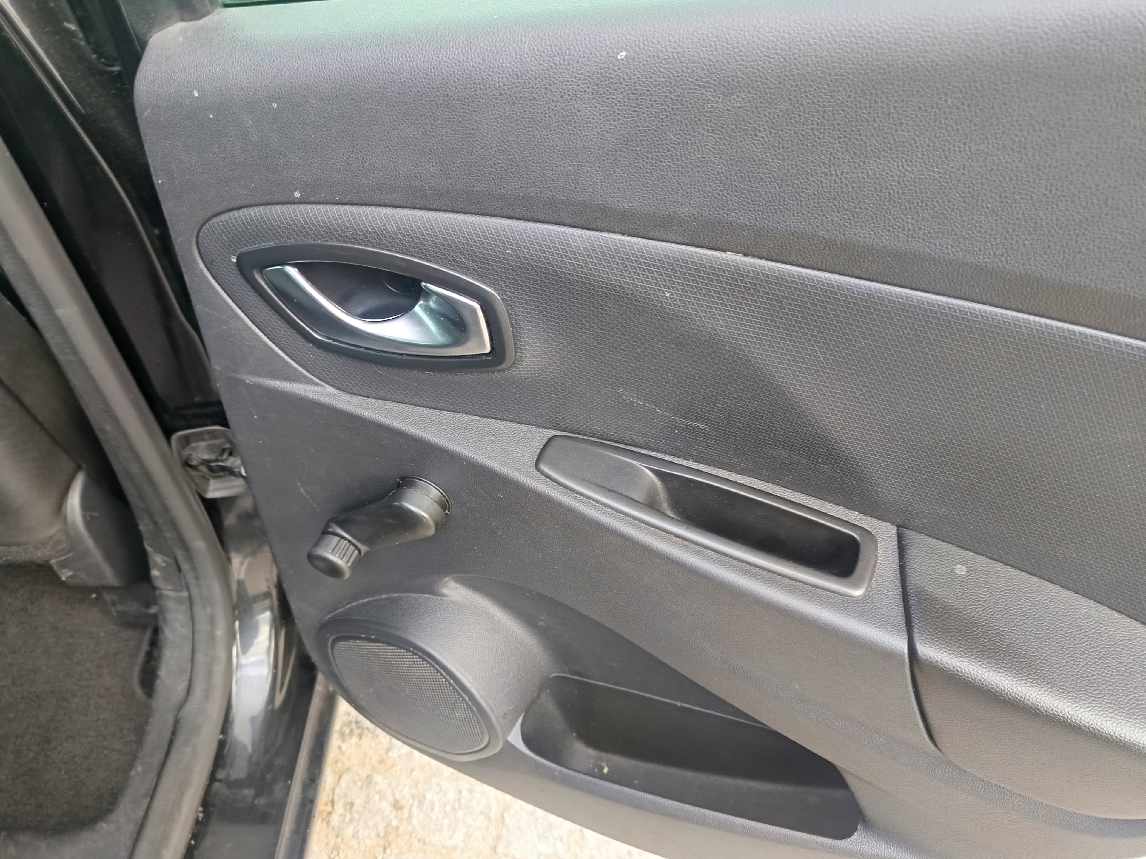 Renault Clio · Ano 2018 — image 9