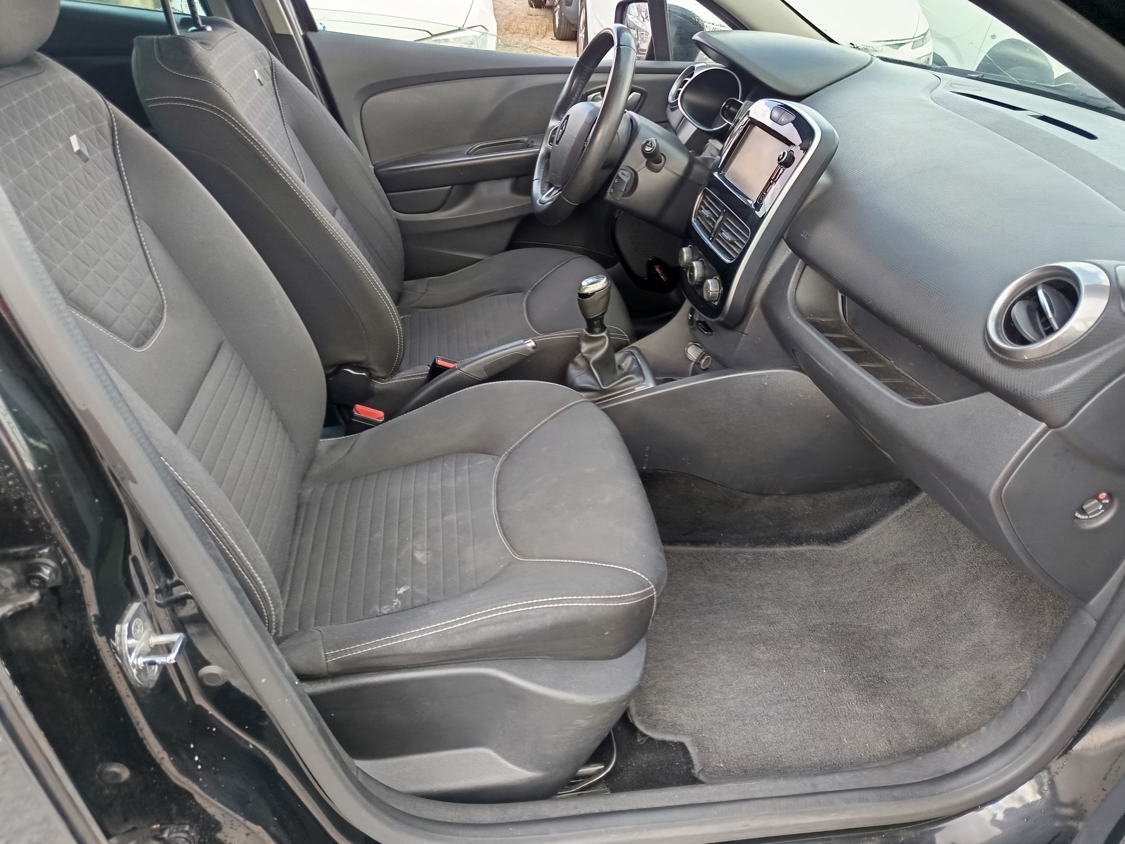 Renault Clio · Ano 2018 — image 14